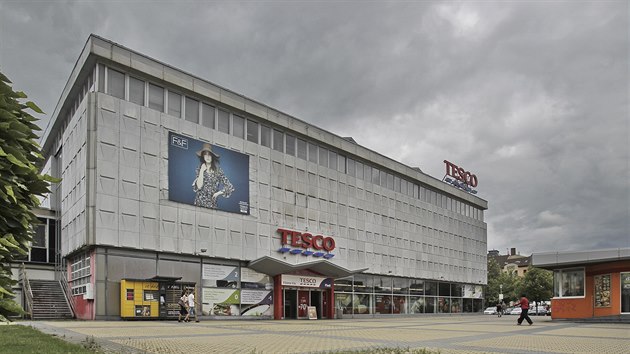 Obchodn dm Tesco na Americk td v Plzni. (25. ervence 2017)