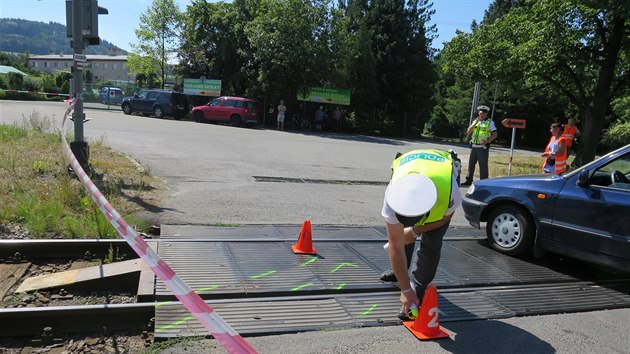 Smrteln nehoda osobnho auta a vlaku na pejezdu v Bystici pod Hostnem. (20. ervence 2017)