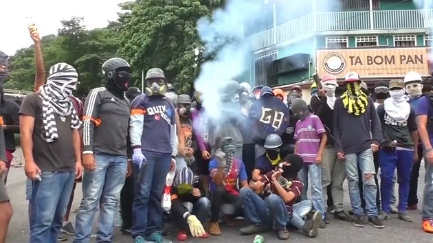 Demonstranti ve Venezuele zablokovali ulice. Vypukla celosttn stvka