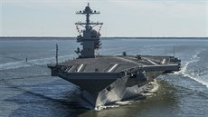 Americká letadlová lo USS Gerald Ford na první zkuební plavb (8. dubna 2017)