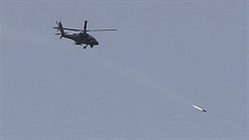 Americký vrtulník útoí na pozice IS v Rakká (20. ervence 2017)