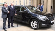 Prezident republiky Miloš Zeman převzal na Pražském hradě nový vůz Škoda Kodiaq...