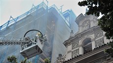 Hasi�i likvidovali po�ár plachty le�ení hotelu Juli� na Václavském nám�stí v...