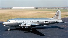 Douglas VC-54C Sacred Cow je vystaven v muzeu USAF na Wright-Pattersonov...