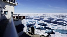Ledoborec Nordica pluje napí arktickou Severozápadní cestou. Na palub mají...