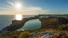 Veer na vyhlídce u slaného jezera Mir