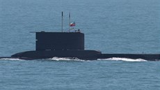 Turecká ponorka TCG Batiray (S-349) vyplouvá z ukrajinského pístavu Odsa...