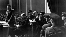 Jeden z moskevských proces v kvtnu 1936. Bhem Velké istky byla na popud...