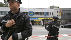 V n�meckém Hamburku zaúto�il na zákazníky supermarketu mu� s no�em. (28....