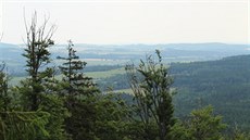 P�i cest� po h�ebeni se otevírají výhledy do krajiny sm�rem k Ro�mitálu pod...
