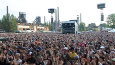 Publikum p�ed prvním koncertem, o který se postarala Birdy.