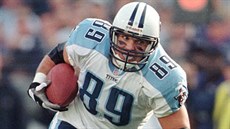 Frank Wycheck z Tennessee Titans je jedním z profesionálních hrá amerického...