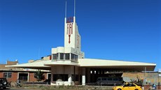 Nevyu�ívaná �erpací stanice Fiat Tagliero p�ipomíná vzná�ející se letadlo. 