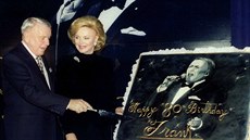 Frank Sinatra a jeho man�elka Barbara (New York, 30. listopadu 1995)