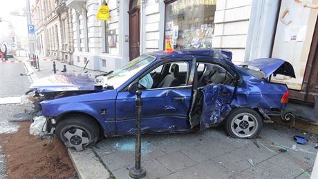 Mladý opilý idi havaroval v sobotu ráno v jedné z olomouckých ulic. Pestoe...