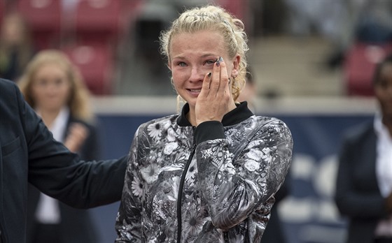 Kateřina Siniaková  se slzami v očích po finále turnaje v Bastadu.
