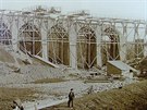 Základní kámen mostu byl poloen 6. dubna 1886. Pravidelný provoz na dráze byl...