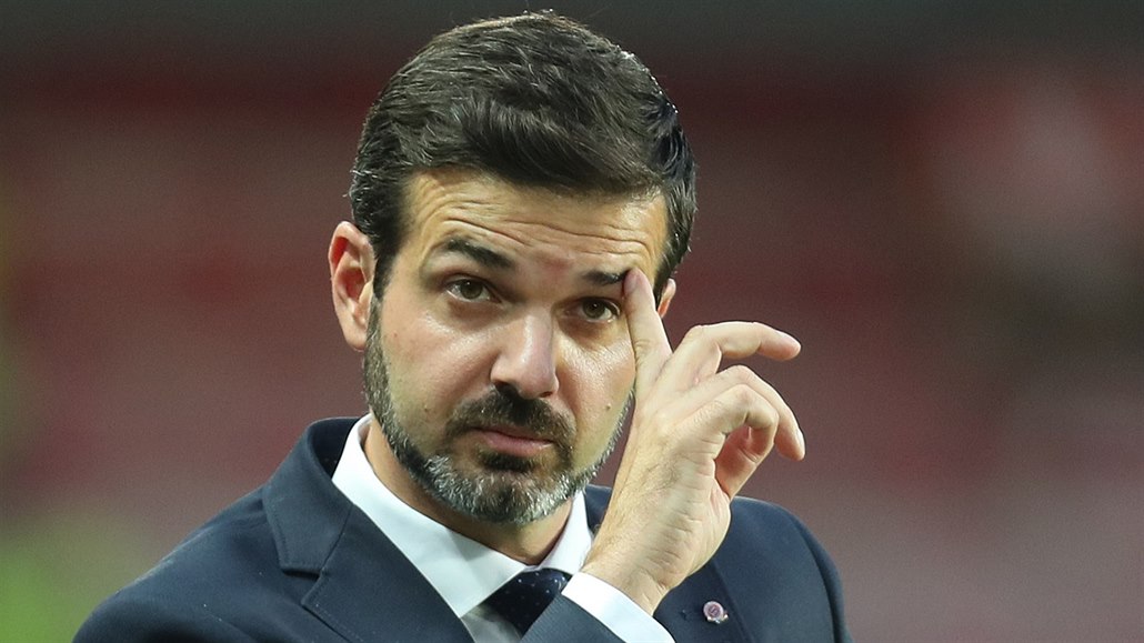 Andrea Stramaccioni, italský trenér Sparty, b�hem utkání.