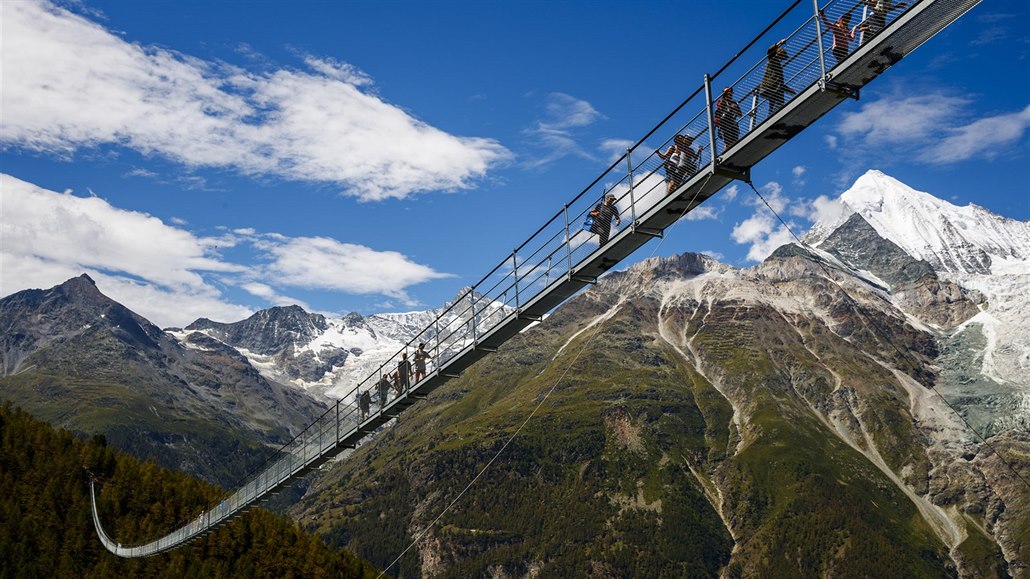 Na jihu �výcarska mezi obcemi Grächen a Zermatt otev�eli údajn� nejdel�í visutý...
