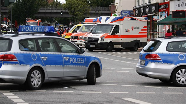Policejn auta pobl msta toku v hamburskm supermarketu (28.7.2017)