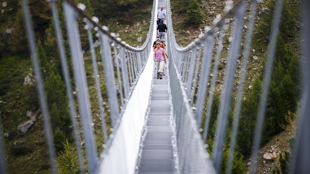Na jihu vcarska mezi obcemi Grchen a Zermatt oteveli dajn nejdel visut most svta (29. ervence 2017).