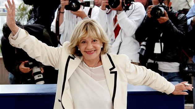Na 58. ronk festivalu v Cannes dorazila Jeanne Moreauov opt jako hereka, uvdla zde Ozonv snmek as, kter zbv. (16. kvtna 2005)
