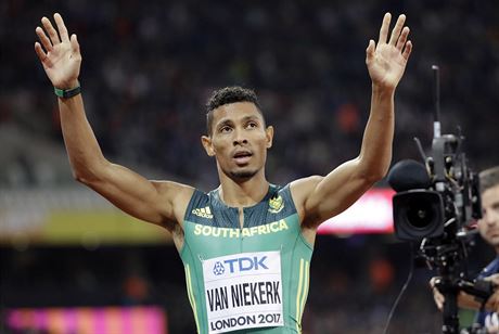 Wayde van Niekerk obhájil titul mistra svta v bhu na 400 metr.