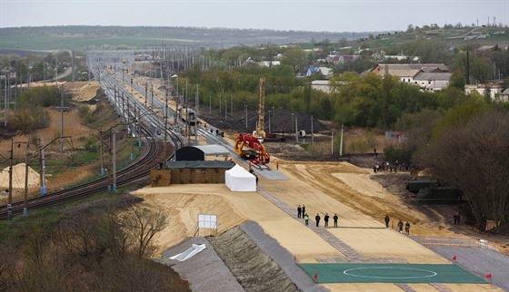 Výstavba elezniní trati uravka - Millerovo, díky které vlaky z Moskvy do...