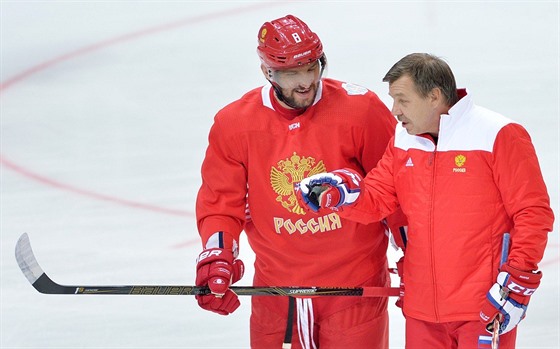 Alexandr Ovekin s trenérem ruské reprezentace Olegem Znarokem