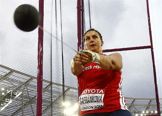 Kateina afránková bhem finále kladiváek na MS v Londýn.