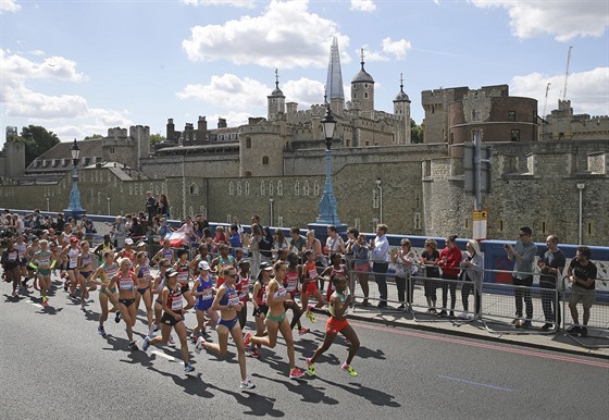 Maraton en na mistrovství svta v Londýn, tetí v levé ad eská bkyn Eva...