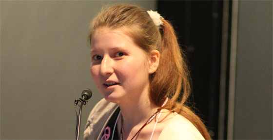 Zakladatelka serveru Sci-Hu, Alexandra Elbajkanová. na konferenci na Harvardově...