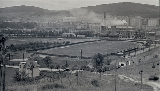 Pohled z mladcovského kopce na východní část závodů a stadion SK Baťa v roce...