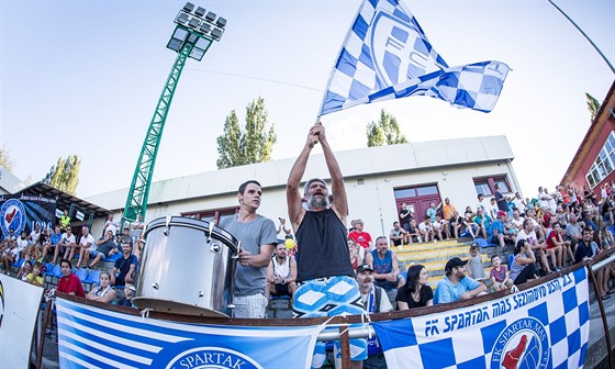 Po 28 letech se druholigový fotbal Táborska pesunul z odlehlého lesního areálu...