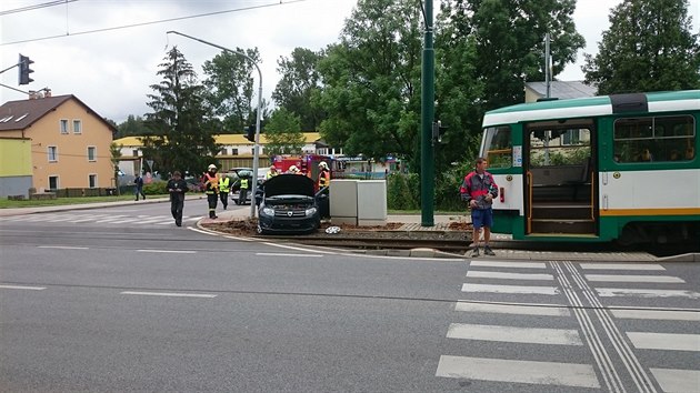 Nejerstvjí nehoda se stala v kiovatce Tanvaldská  Dlouhomostecká ve...