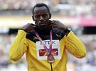 Jamajský sprinter Usain Bolt s bronzovou medailí ze závodu na 100 metr.