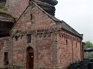 Prelí románské kaple v areálu hradu Haut Barr