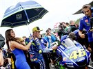 Italsk legenda Valentino Rossi ped startem brnnsk Velk ceny.