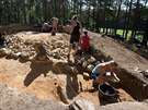 Archeologov a studenti archeologie pracuj u Plava nedaleko eskch Budjovic...