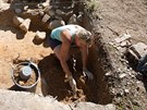 Archeologov a studenti archeologie pracuj u Plava nedaleko eskch Budjovic...