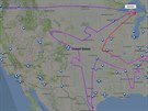 Obrys letadla je hotový. Testovací piloti Boeingu kreslili 787 Dreamliner ve...