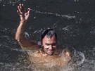 Skokan do vody Michal Navrátil bhem závodu v Himdicích