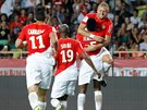 Fotbalisté Monaka slaví gól do sítě Toulouse.
