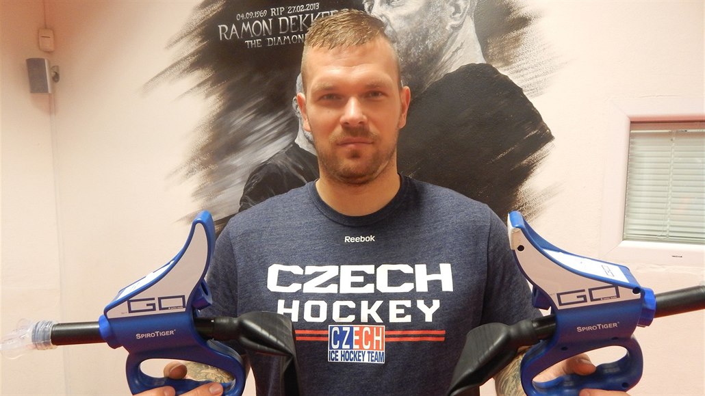 Kondi�ní specialista Michal B�etená� s dechovým trena�érem