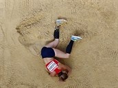 V�ceboja�ka Eli�ka Klu�inov� v dosko�i�ti b�hem p�t� discipl�ny na MS v Lond�n�.