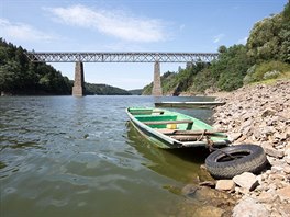 eleznin most mezi obcemi Vlastec a erven nad Vltavou spojuje behy eky...