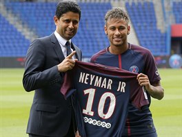 Neymar s majitelem PSG Násirem Al Chelfím.