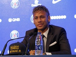 Neymar na tiskové konferenci PSG.