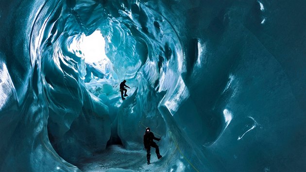 Průzkum ledovcové jeskyně ve švýcarském ledovci Gorner (1. listopadu 2012)