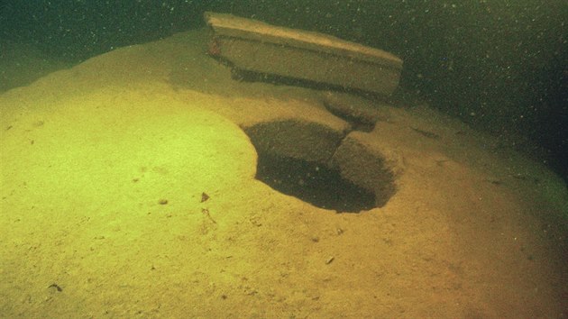 Podvodn fotografie zbytk zatopen obce Tchodly